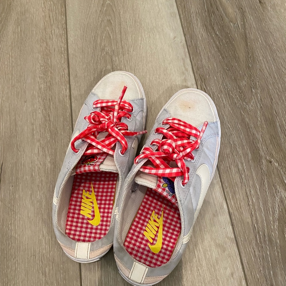 Nike mule. 6 size. Colorful